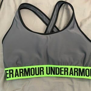 Women’s under armor shorts bra size medium